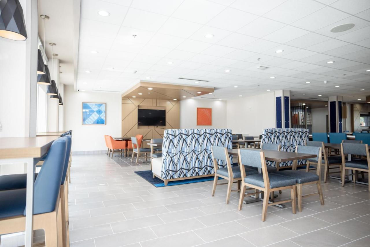 Holiday Inn Express & Suites Tampa Stadium - Airport Area By Ihg Extérieur photo