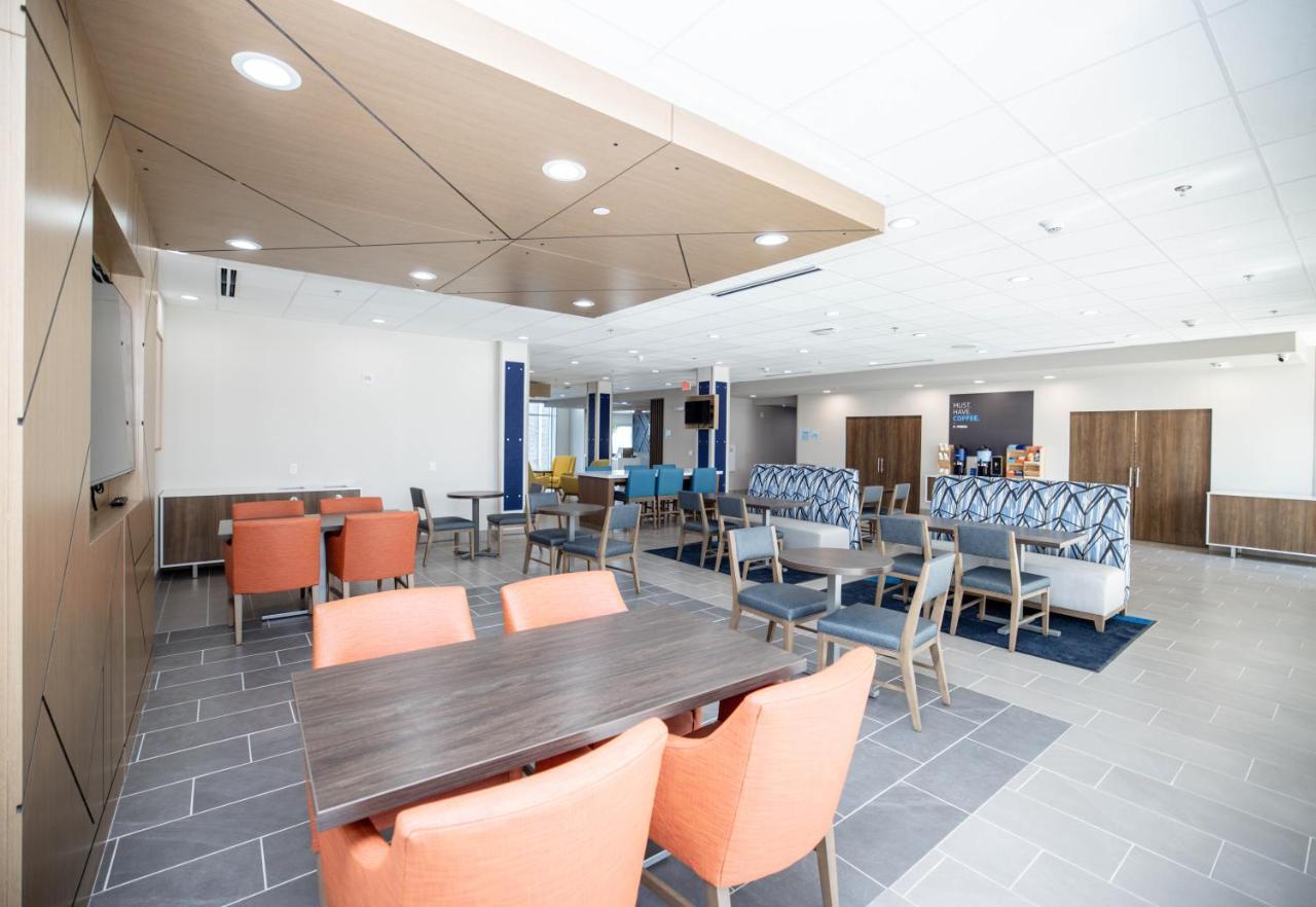 Holiday Inn Express & Suites Tampa Stadium - Airport Area By Ihg Extérieur photo