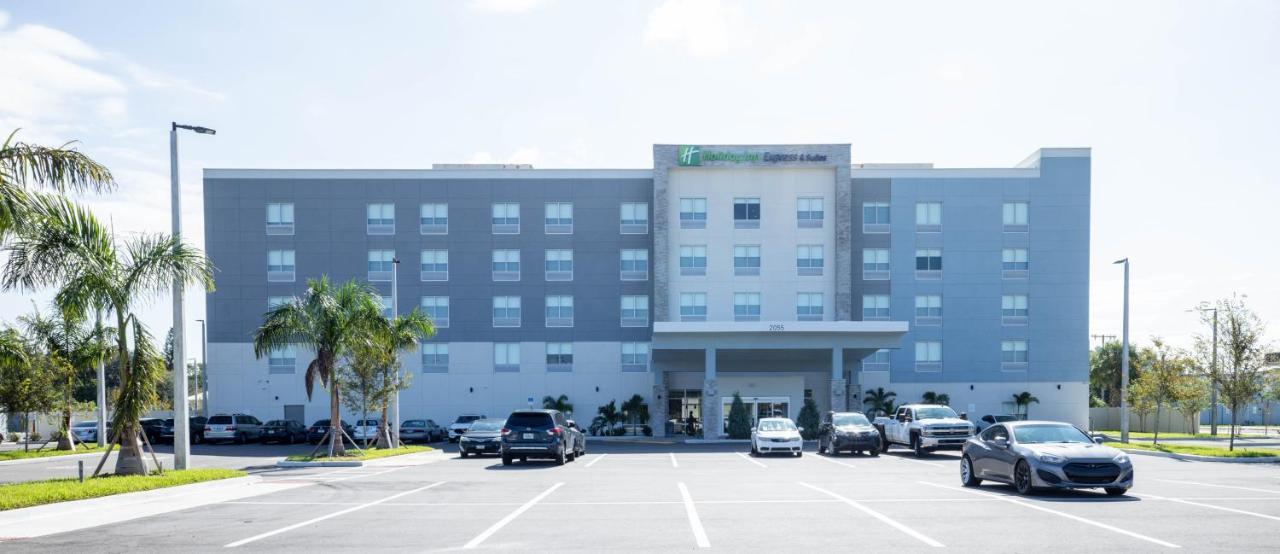 Holiday Inn Express & Suites Tampa Stadium - Airport Area By Ihg Extérieur photo