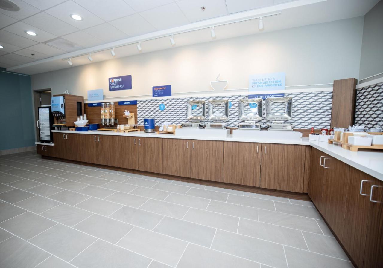 Holiday Inn Express & Suites Tampa Stadium - Airport Area By Ihg Extérieur photo