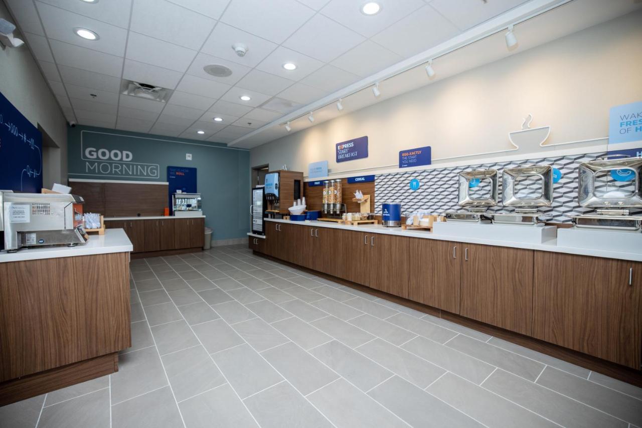 Holiday Inn Express & Suites Tampa Stadium - Airport Area By Ihg Extérieur photo