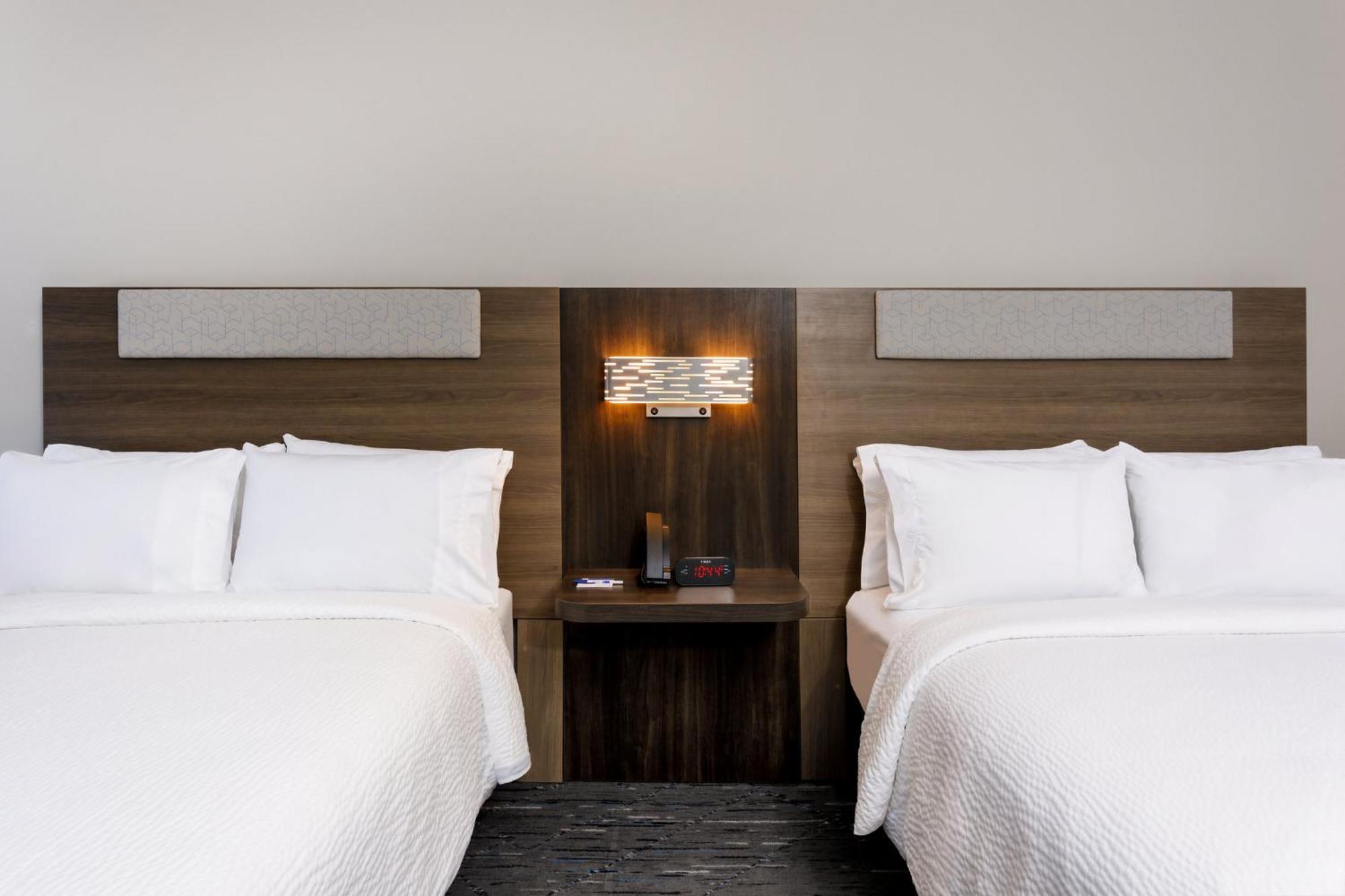 Holiday Inn Express & Suites Tampa Stadium - Airport Area By Ihg Extérieur photo