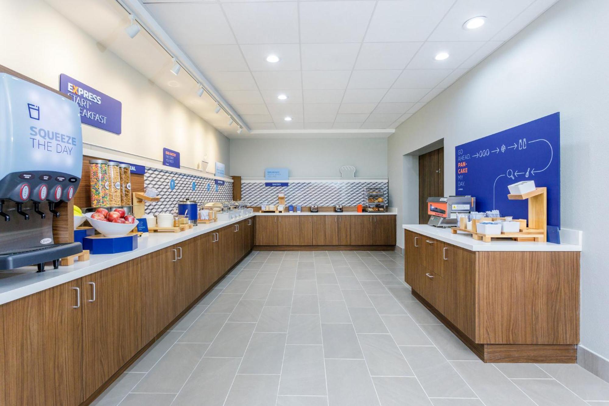 Holiday Inn Express & Suites Tampa Stadium - Airport Area By Ihg Extérieur photo