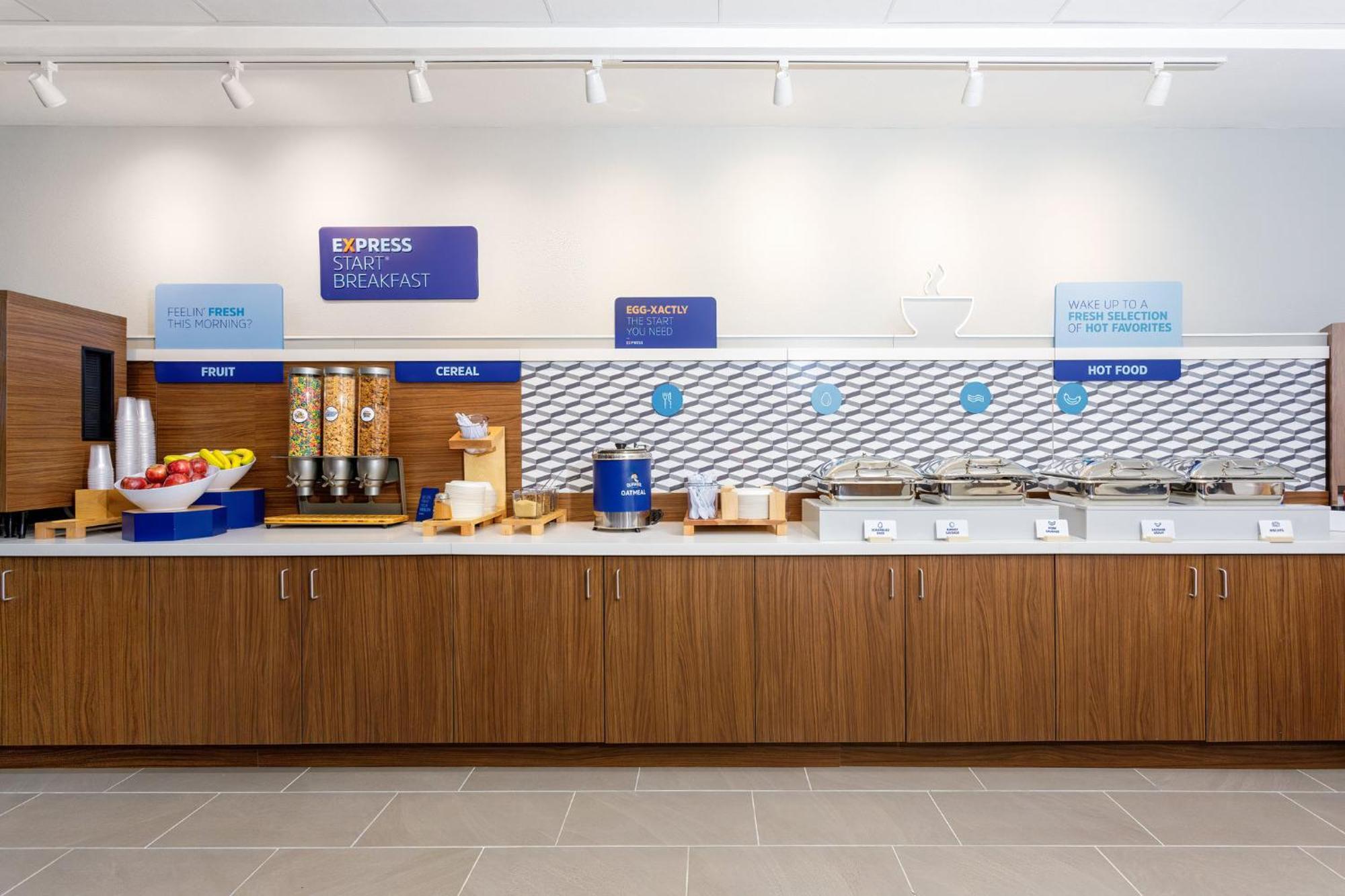 Holiday Inn Express & Suites Tampa Stadium - Airport Area By Ihg Extérieur photo