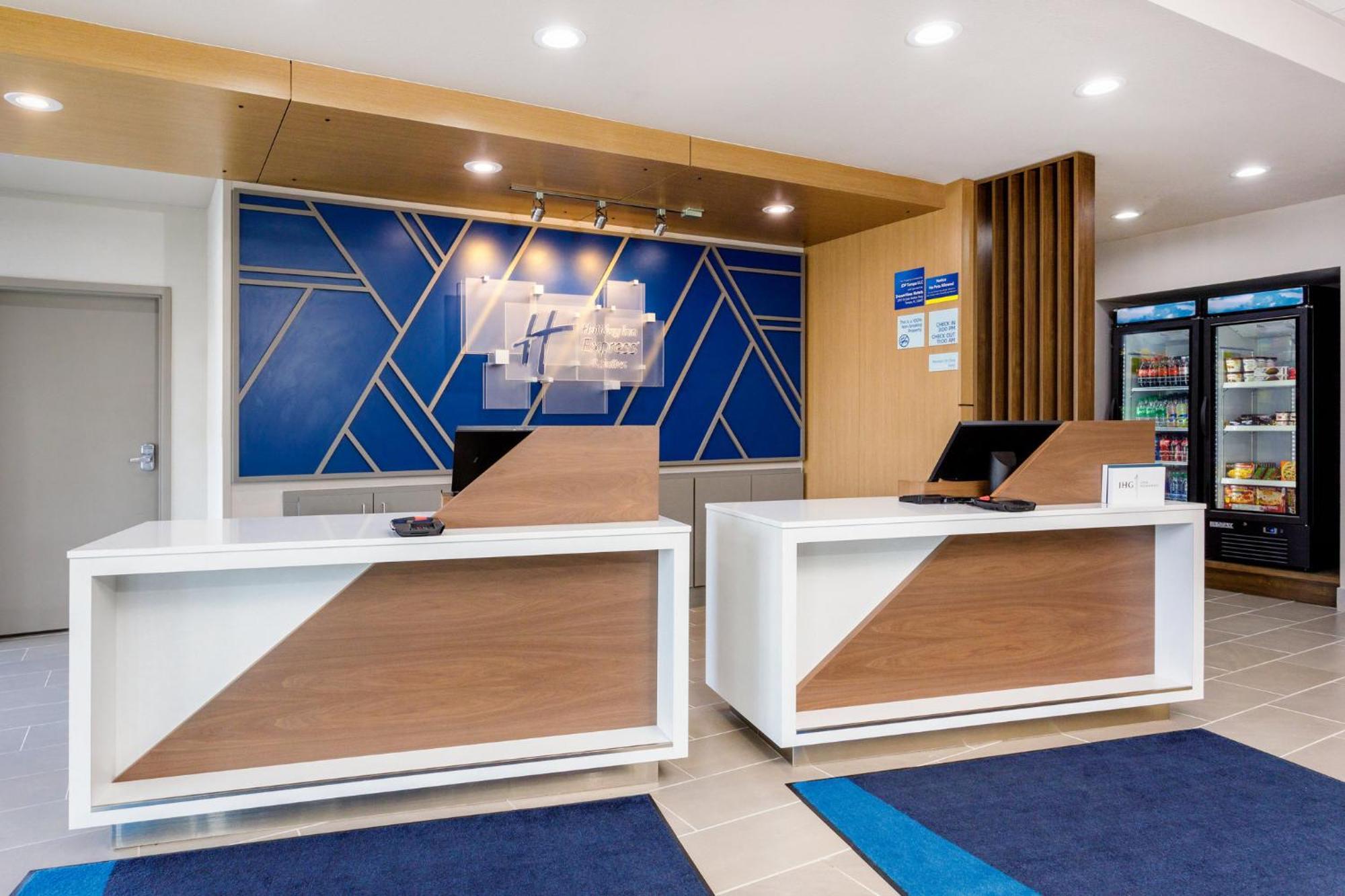 Holiday Inn Express & Suites Tampa Stadium - Airport Area By Ihg Extérieur photo