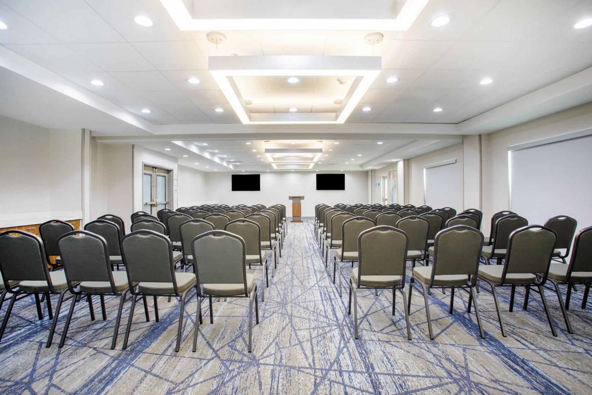 Holiday Inn Express & Suites Tampa Stadium - Airport Area By Ihg Extérieur photo