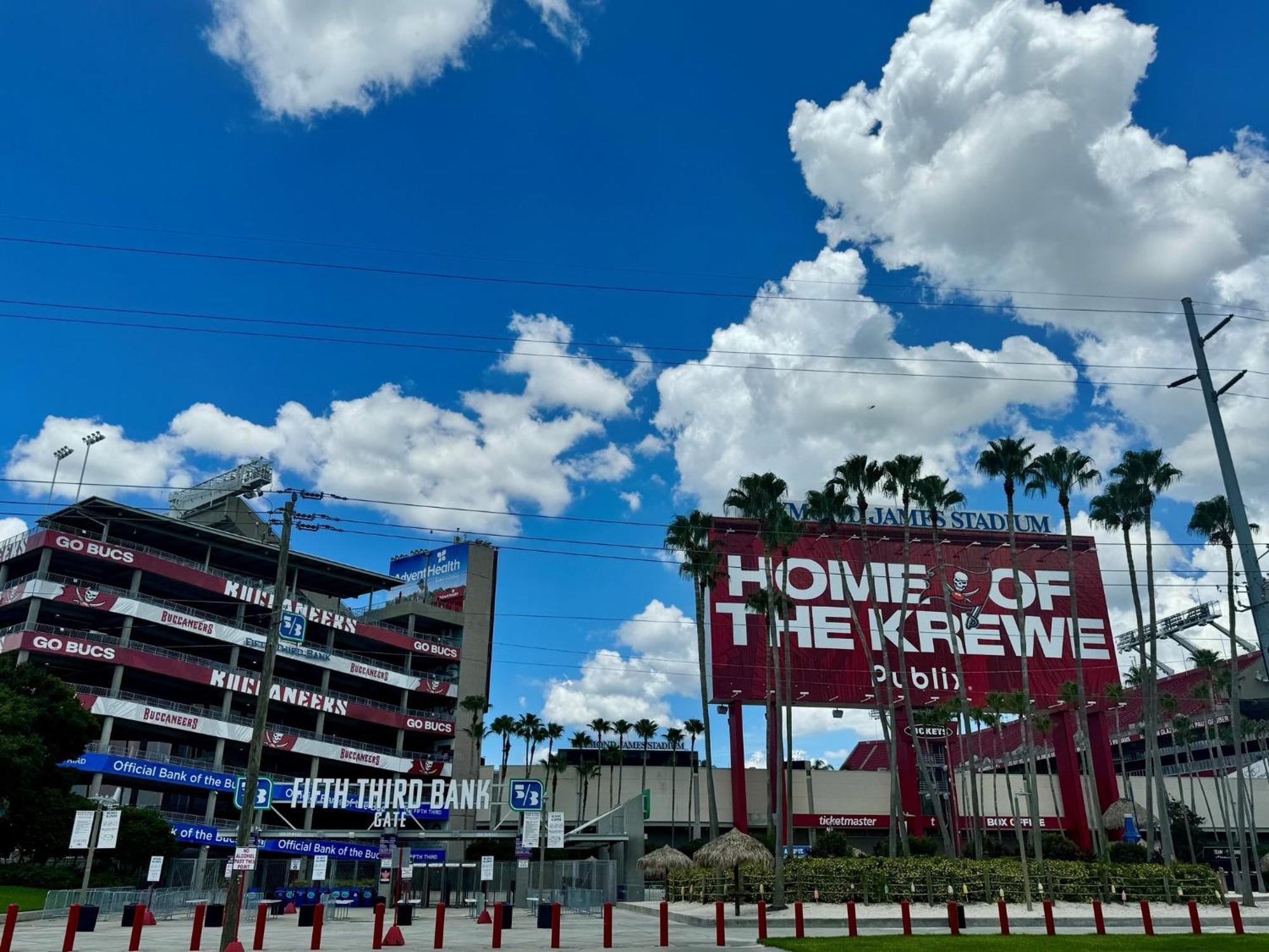 Holiday Inn Express & Suites Tampa Stadium - Airport Area By Ihg Extérieur photo
